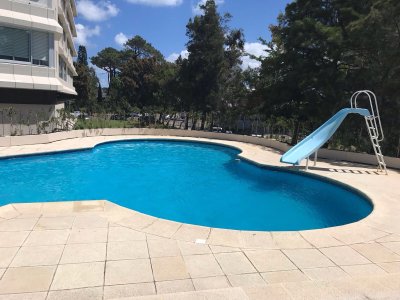 Apartamento ID.1955 - Excelente ubicacion en Punta del Este, 2 dormitorios, 2 baños