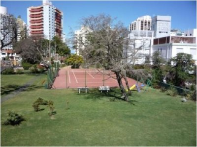 Apartamento ID.1485 - APTO EN VENTA, PUNTA DEL ESTE,  PARRILLERO PROPIO, EXCELENTE UBICACION, MULTIPLES SERVICIOS