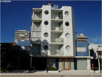 Apartamento ID.1328 - A PASITOS DE TODO, 3 DORMITORIOS, MAS DEPENDENCIA, 2 TERRAZAS UNA CON PARRILLERO VENTA PUNTA DEL ESTE