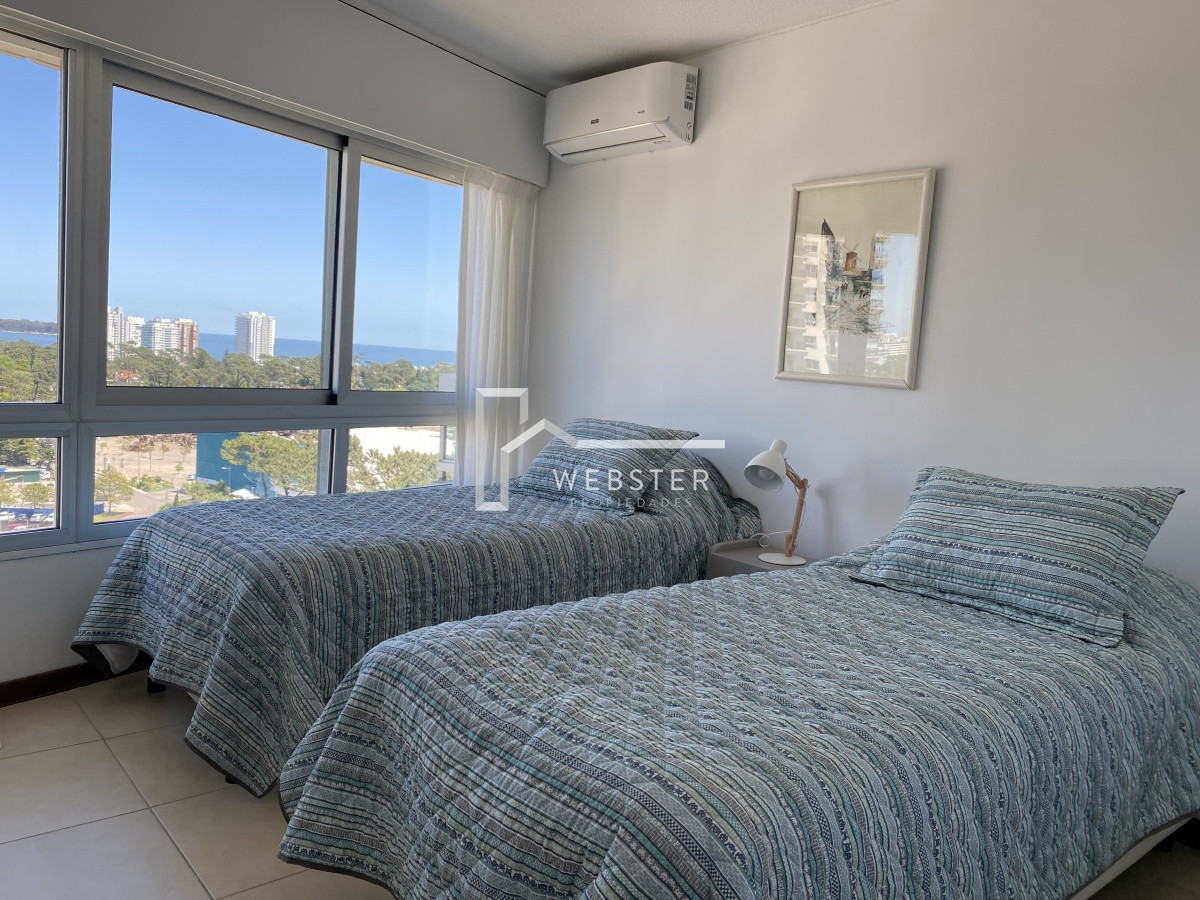 Apartamento ID.2687 - HERMOSO APARTAMENTO 3 DORMITORIOS Y DEPENDENCIA VENTA EN PUNTA DEL ESTE