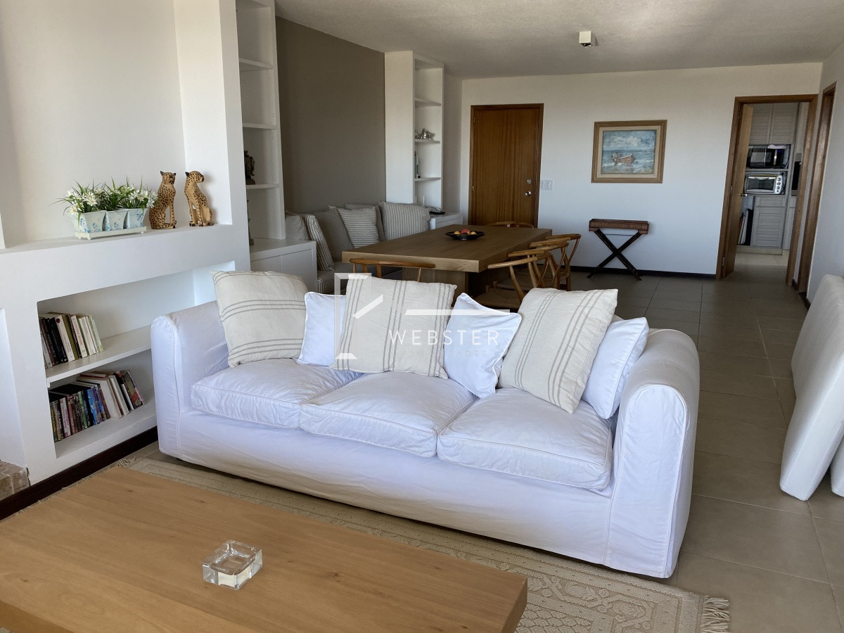 Apartamento ID.2687 - HERMOSO APARTAMENTO 3 DORMITORIOS Y DEPENDENCIA VENTA EN PUNTA DEL ESTE