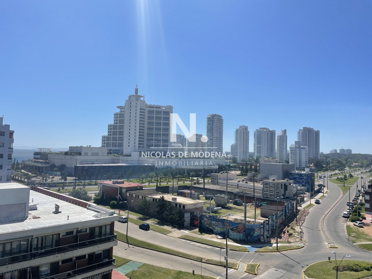 Apartamento en Punta del Este, todos los servicios,  3 dormitorios en suite Artower, Punta del Este - NDM19831A