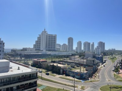 Apartamento en Punta del Este, todos los servicios,  3 dormitorios en suite Artower, Punta del Este