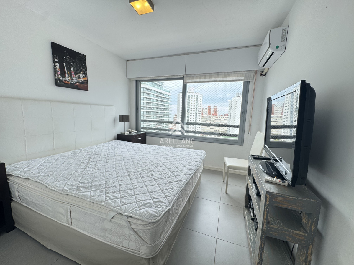 Apartamento ID.5504 - VENTA, TORRE CON SERVICIOS, PUNTA DEL ESTE, PARRILLERO PROPIO, GARAGE