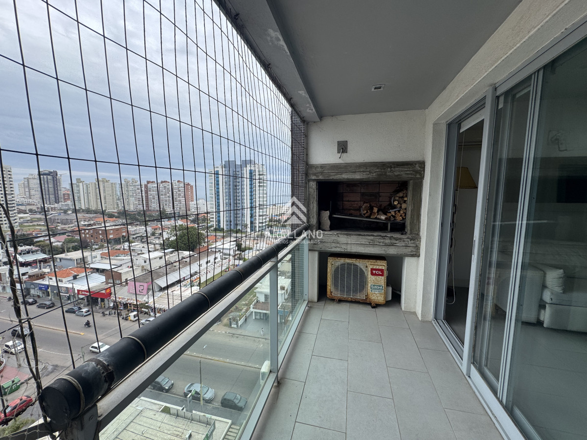 Apartamento ID.5504 - VENTA, TORRE CON SERVICIOS, PUNTA DEL ESTE, PARRILLERO PROPIO, GARAGE