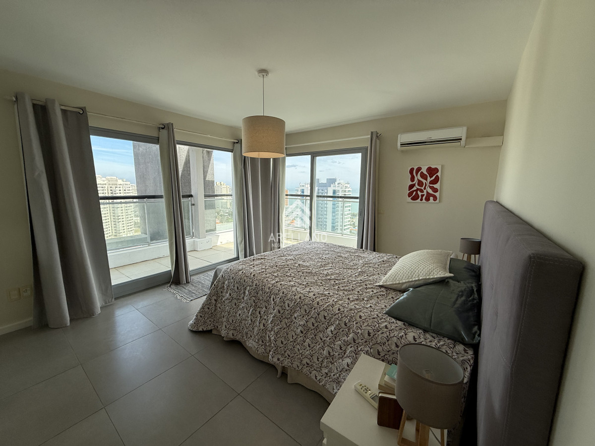 Apartamento ID.5397 - ESPECTACULAR PENT HOUSE EN TORRE FRANCIA PUNTA DEL ESTE DE 2 DORMITORIOS