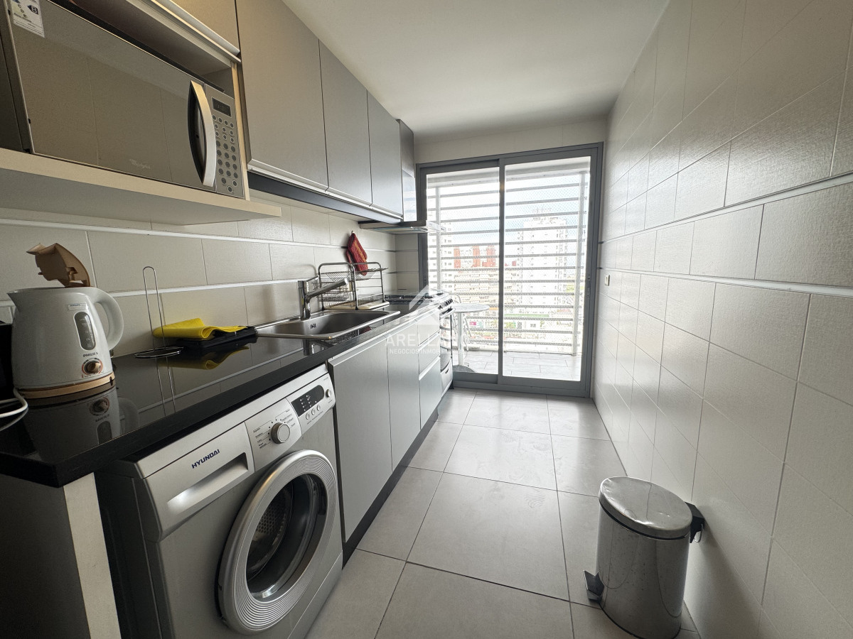 Apartamento ID.5504 - VENTA, TORRE CON SERVICIOS, PUNTA DEL ESTE, PARRILLERO PROPIO, GARAGE