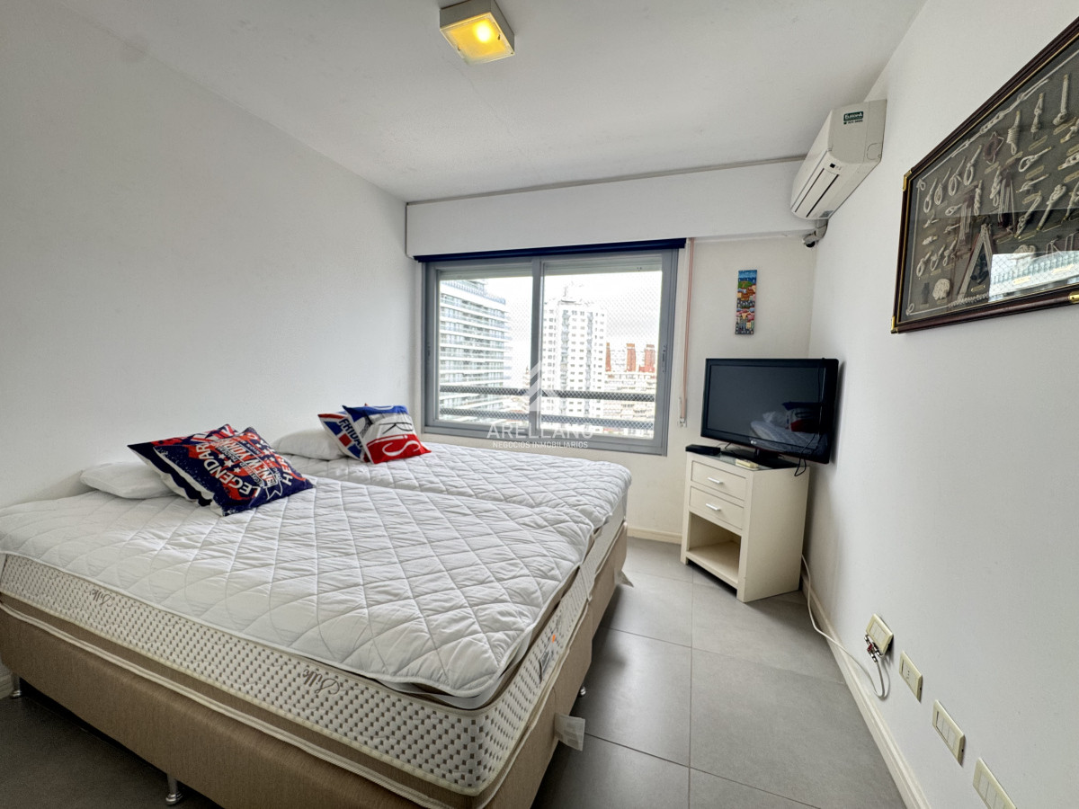 Apartamento ID.5504 - VENTA, TORRE CON SERVICIOS, PUNTA DEL ESTE, PARRILLERO PROPIO, GARAGE