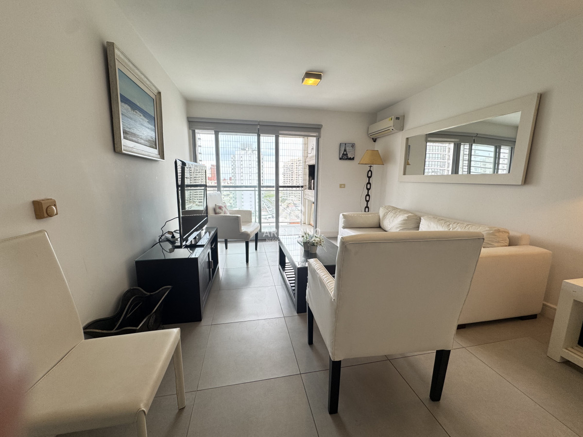 Apartamento ID.5504 - VENTA, TORRE CON SERVICIOS, PUNTA DEL ESTE, PARRILLERO PROPIO, GARAGE