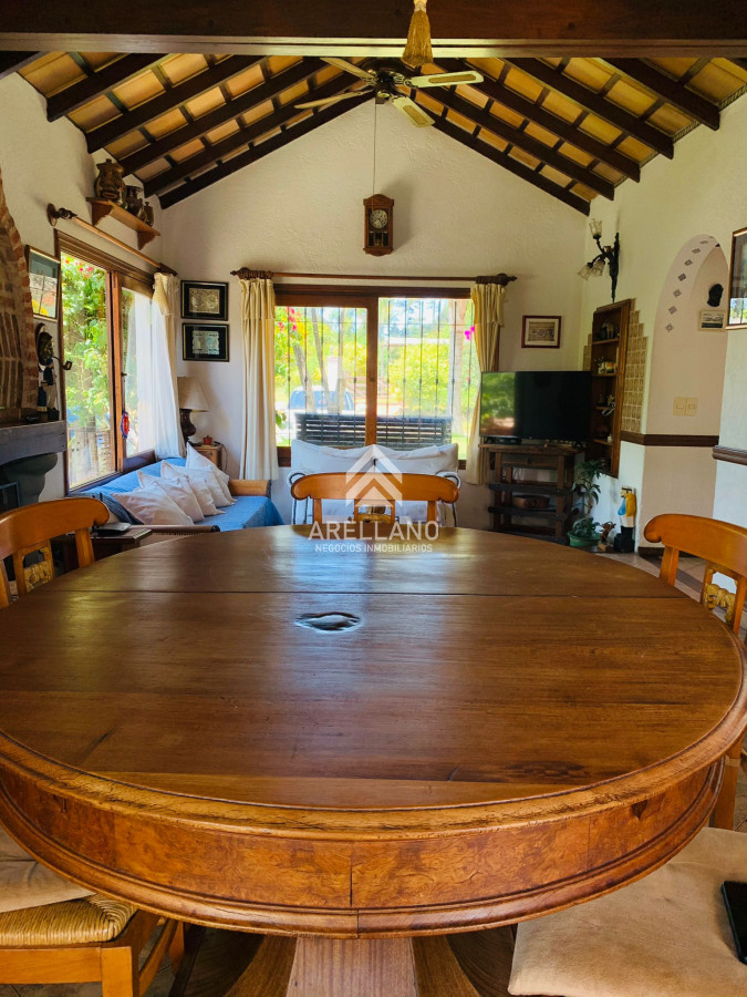 Casa ID.5380 - Venta casa 3 dormitorios y dependencia Pinares 