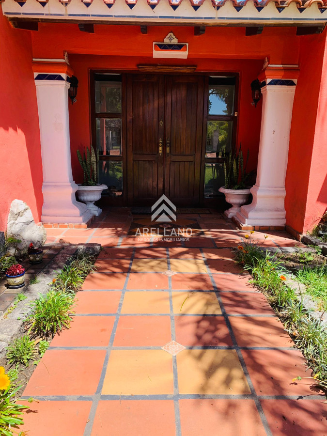 Casa ID.5380 - Venta casa 3 dormitorios y dependencia Pinares 