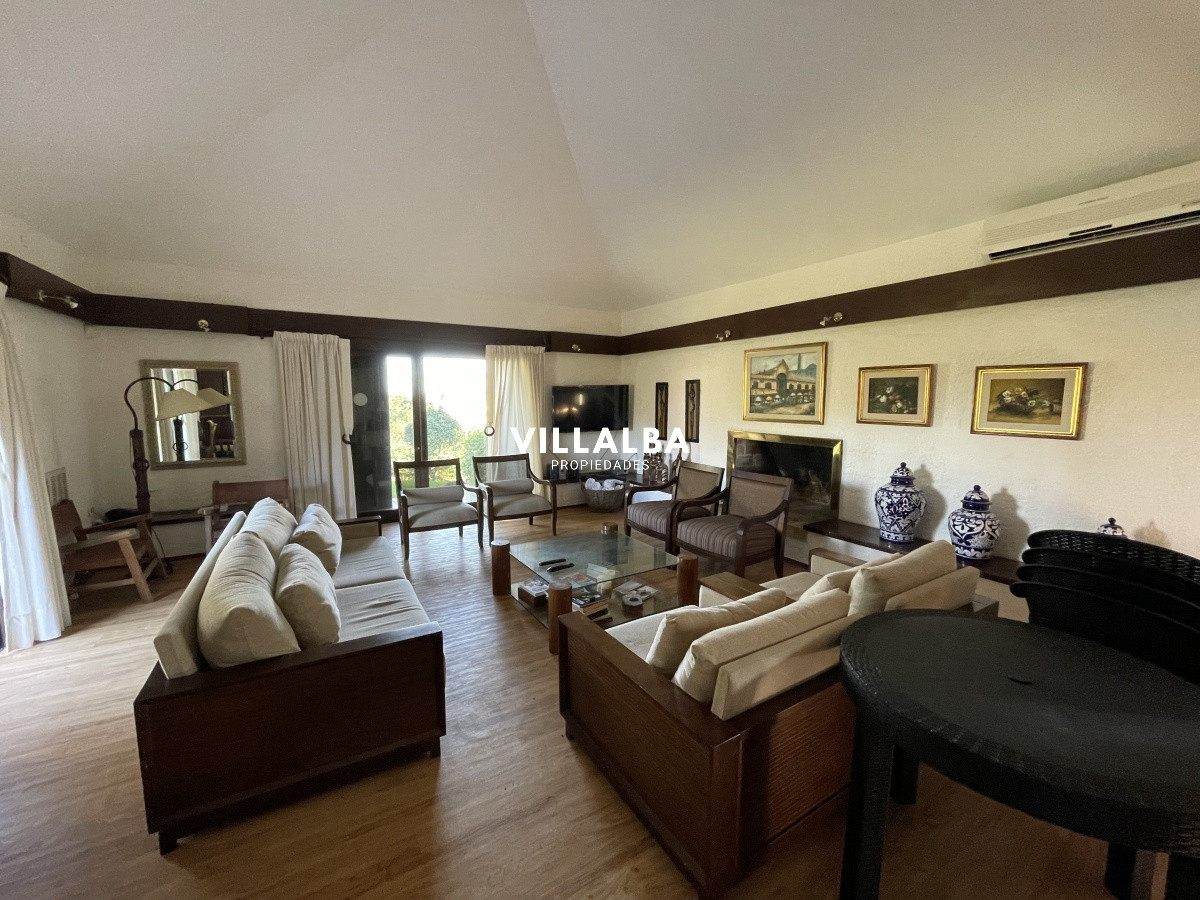 Casa ID.1548 - CASA EN VENTA, EXCELENTE ZONA RESIDENCIAL PUNTA DEL ESTE, PLAYA MANSA