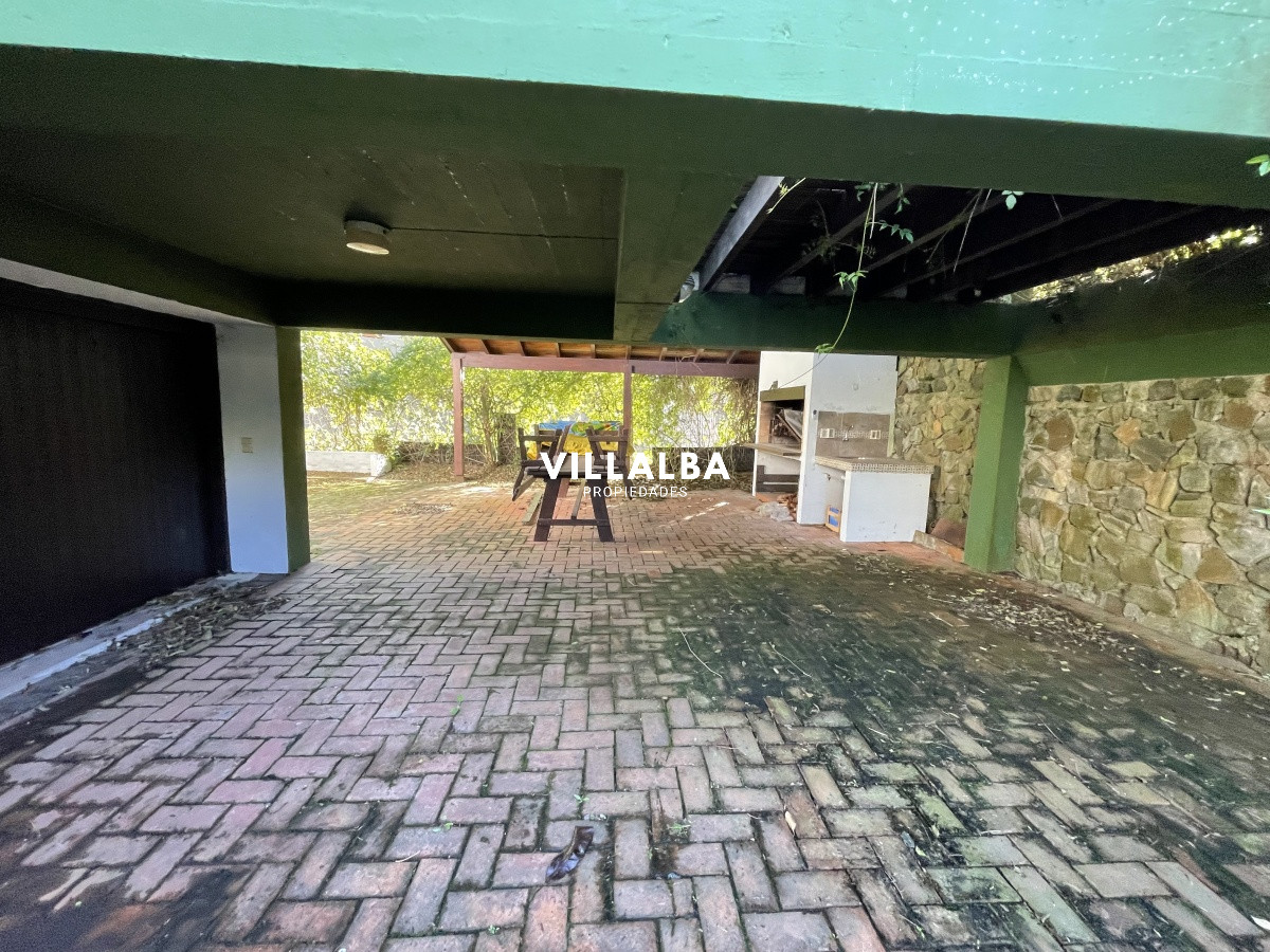 Casa ID.1548 - CASA EN VENTA, EXCELENTE ZONA RESIDENCIAL PUNTA DEL ESTE, PLAYA MANSA