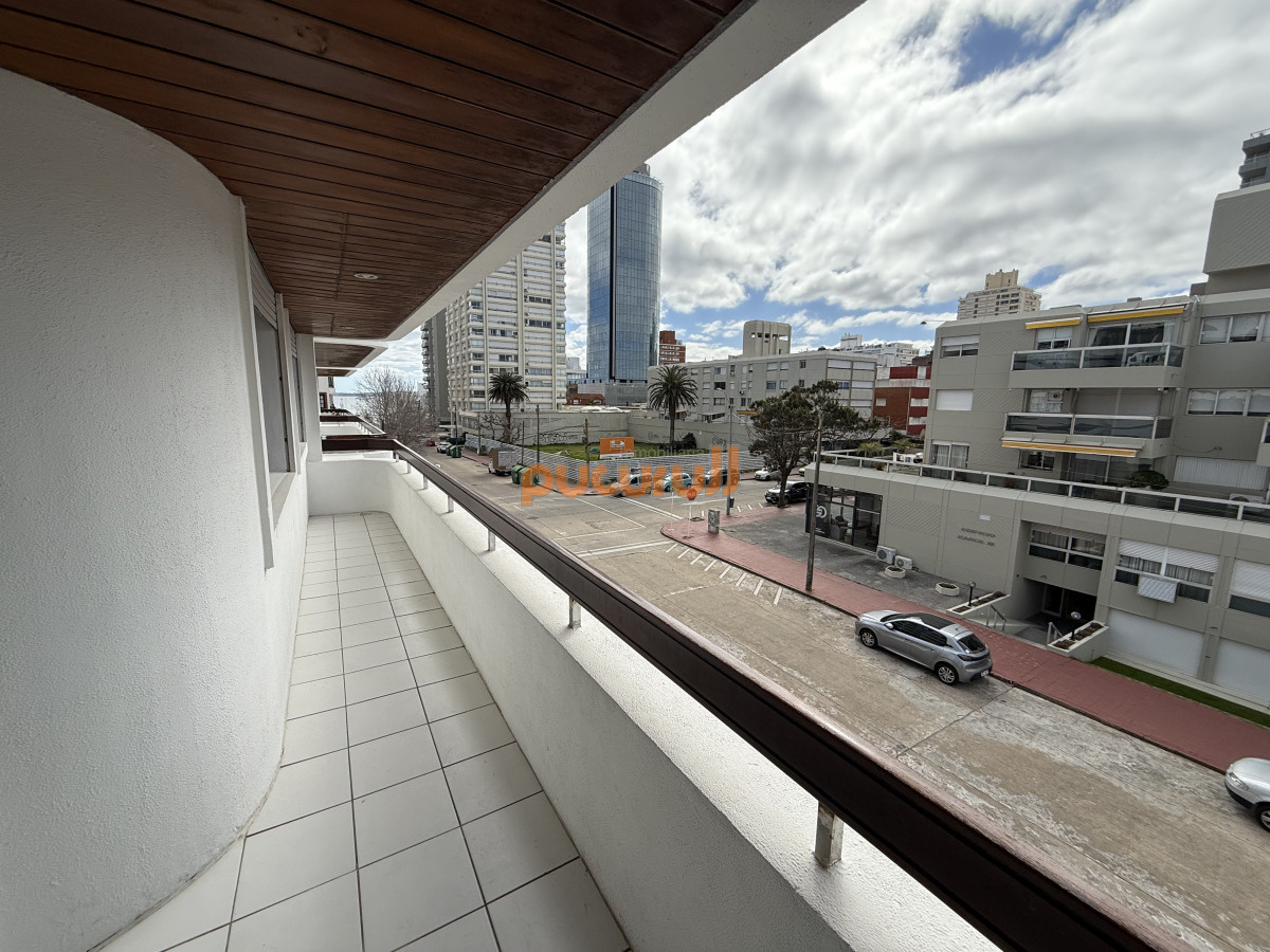 Apartamento ID.2347 - VENTA PUNTA DEL ESTE 2 DORMITORIOS A PASITOS DEL PUERTO Y GORLERO CON AMENITIES