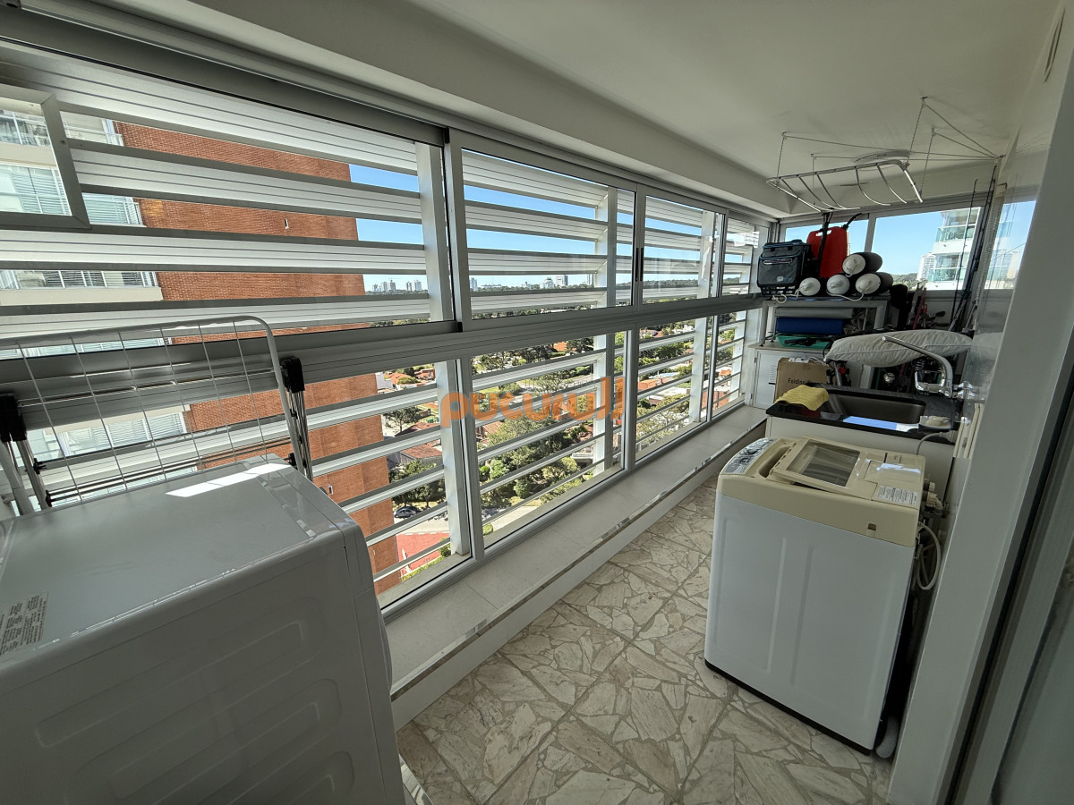 Apartamento ID.2434 - RECIEN INGRESADO, 3 DORMITORIOS Y DEP. VENTA PRIMERA LINEA PLAYA MANSA