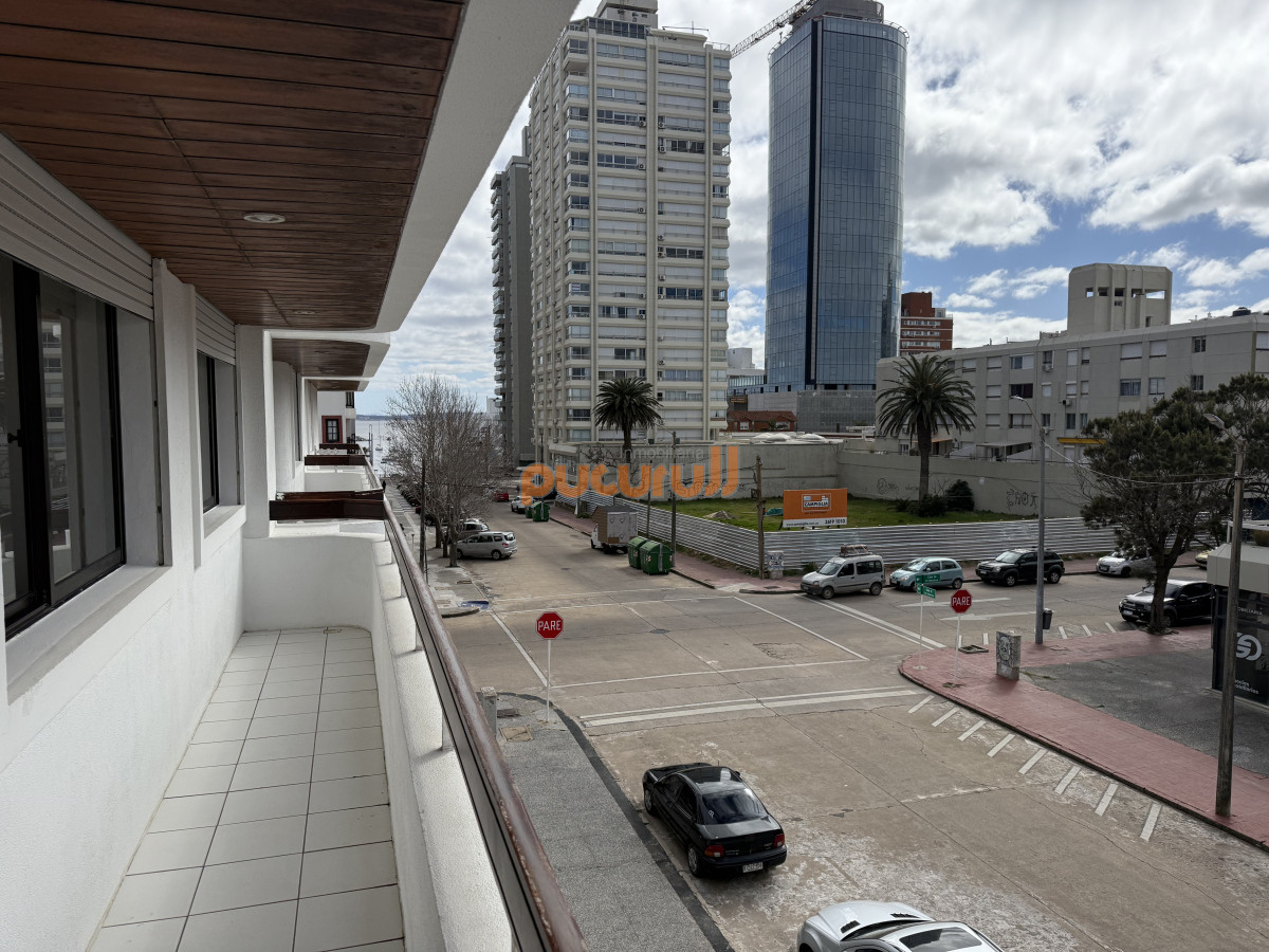 Apartamento ID.2347 - VENTA PUNTA DEL ESTE 2 DORMITORIOS A PASITOS DEL PUERTO Y GORLERO CON AMENITIES