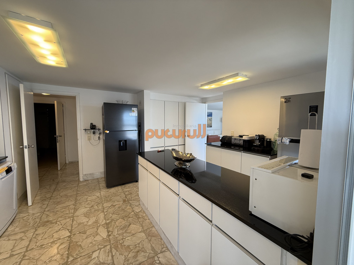 Apartamento ID.2434 - RECIEN INGRESADO, 3 DORMITORIOS Y DEP. VENTA PRIMERA LINEA PLAYA MANSA