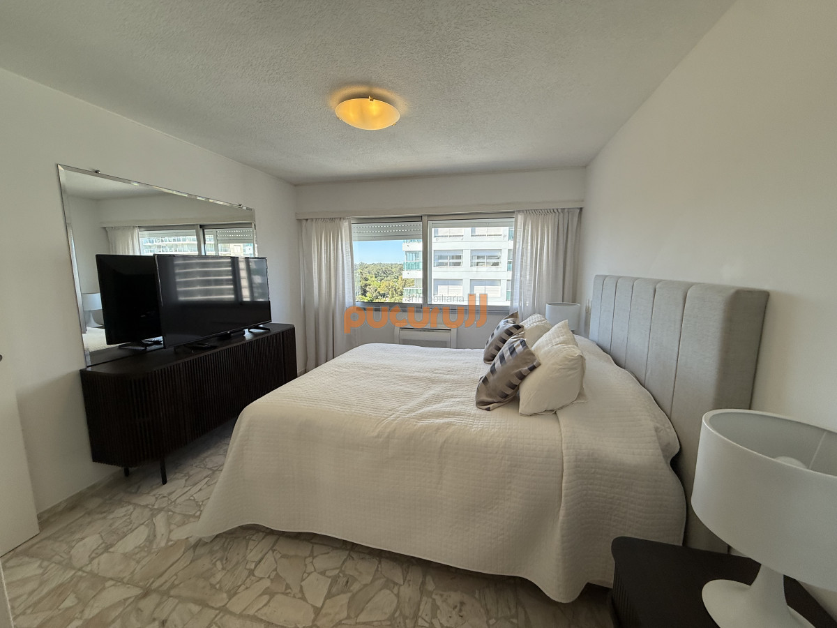 Apartamento ID.2434 - RECIEN INGRESADO, 3 DORMITORIOS Y DEP. VENTA PRIMERA LINEA PLAYA MANSA