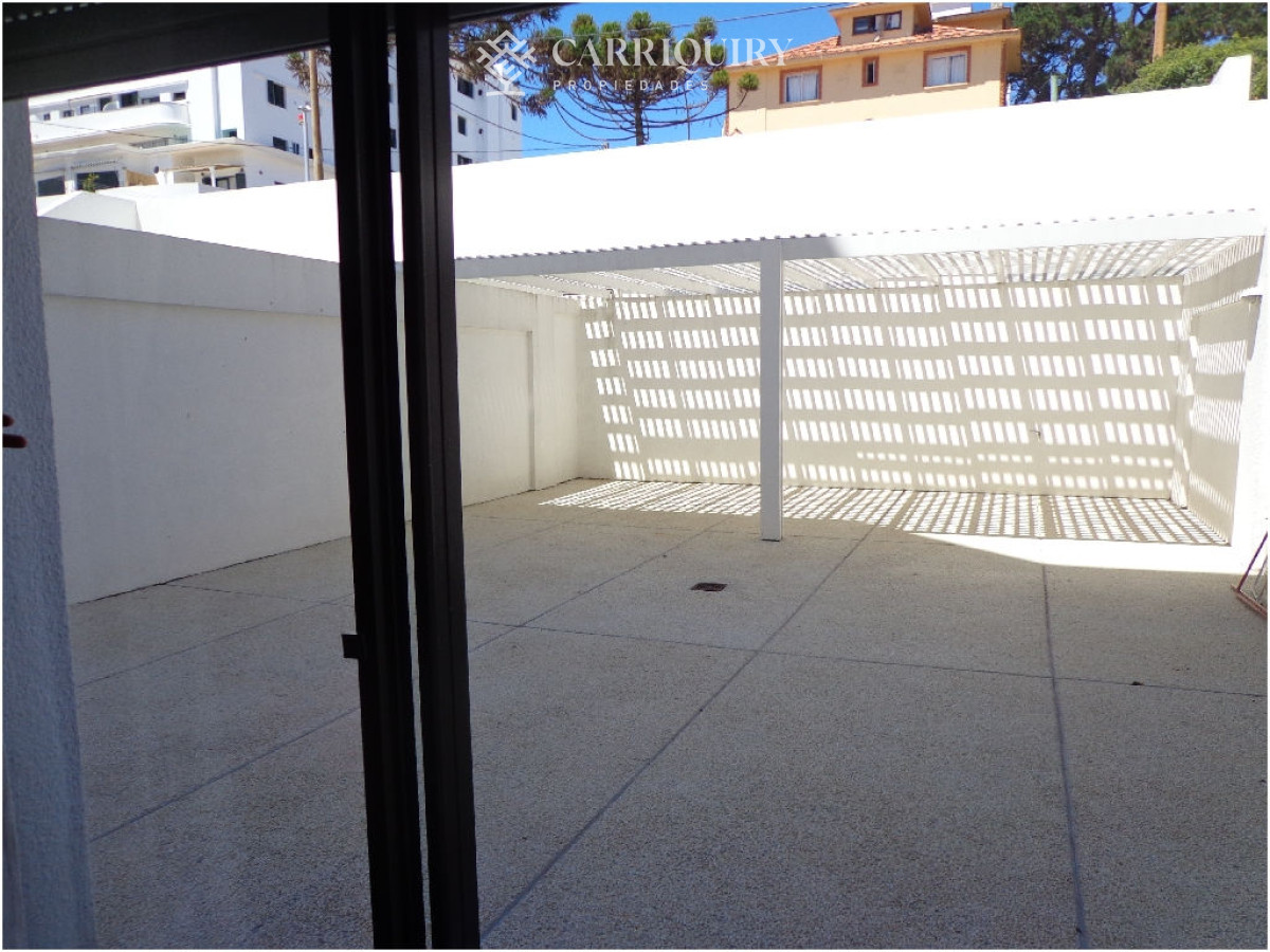 Apartamento ID.5714/Alquiler-temporal-y-anual-de-maravilloso-departamento-esquinero-en-Torre-Le-Parc,-Playa-Brava,-Punta-del-Este - Con piscina propia, espectacular vista y ubicaciónALQUILER Y VENTA PUERTO