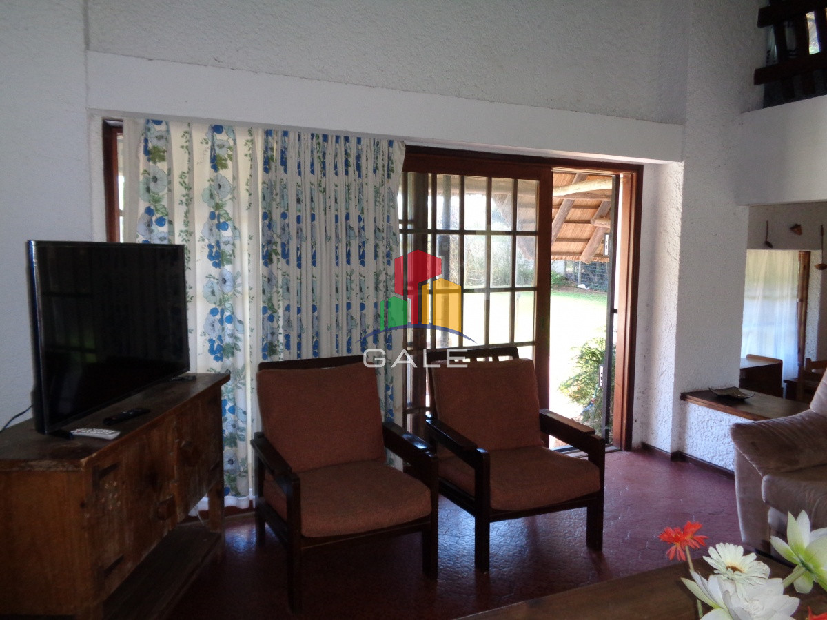 Casa ID.474 - Alquiler anual y venta  hermosa casa en zona de prestigio, alquiler en Punta del Este, barrio Beverly Hills