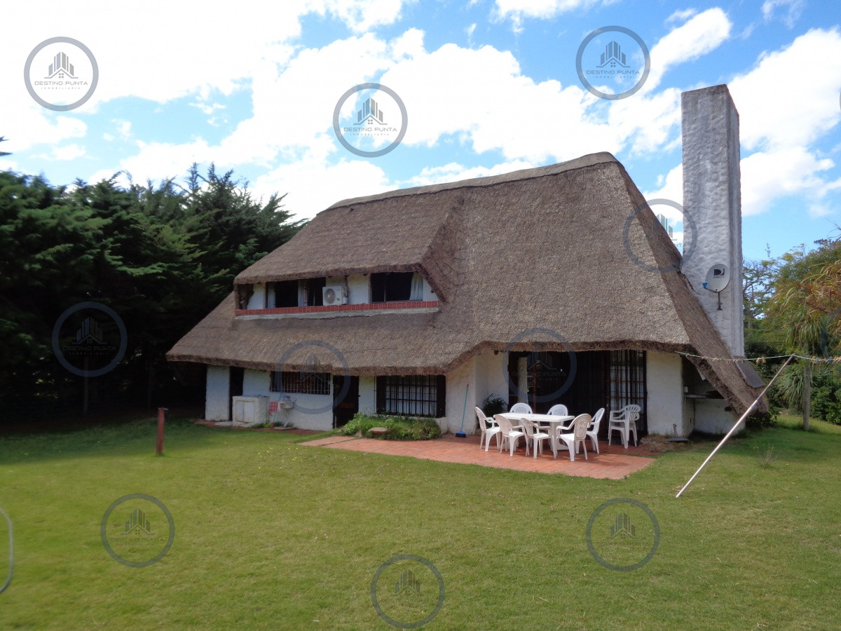Casa ID.671 - Casa en zona de prestigio, alquiler en Punta del Este, barrio Beverly Hills