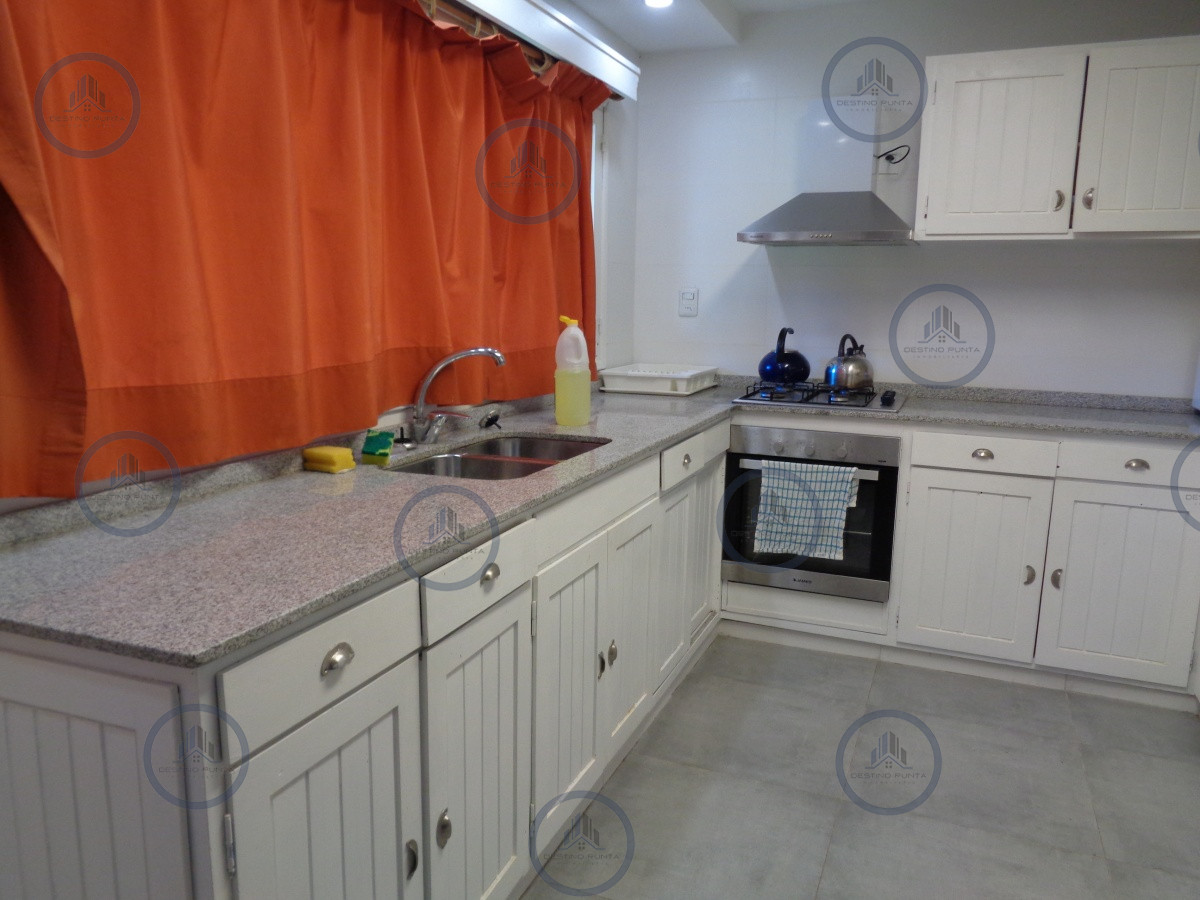Casa ID.671 - Casa en zona de prestigio, alquiler en Punta del Este, barrio Beverly Hills