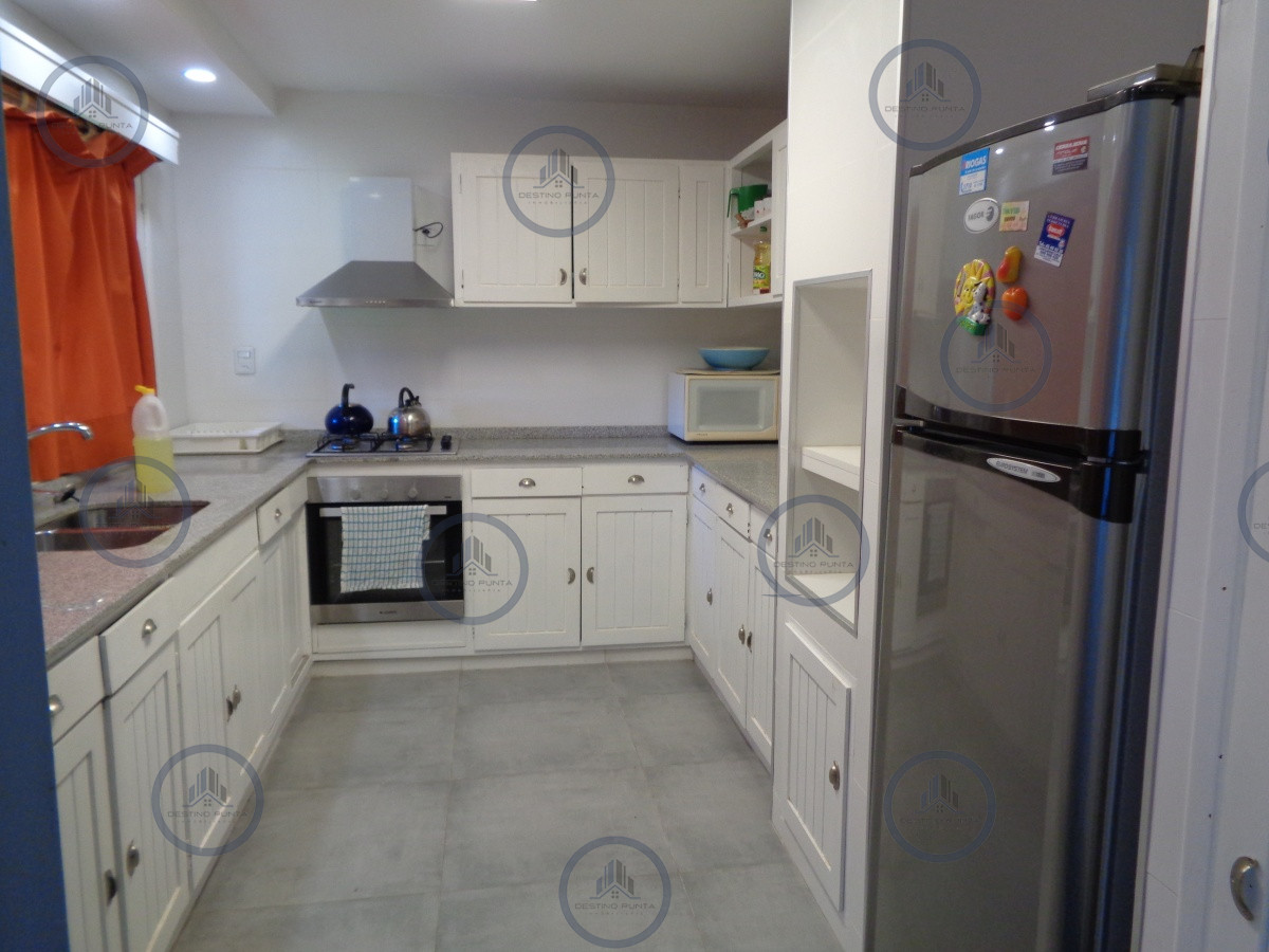 Casa ID.671 - Casa en zona de prestigio, alquiler en Punta del Este, barrio Beverly Hills
