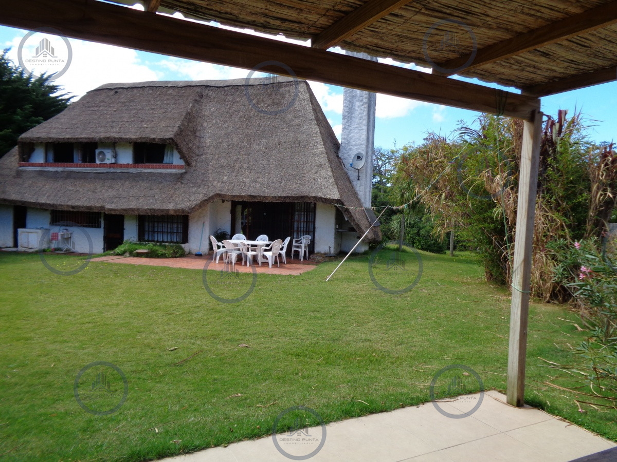 Casa ID.671 - Casa en zona de prestigio, alquiler en Punta del Este, barrio Beverly Hills