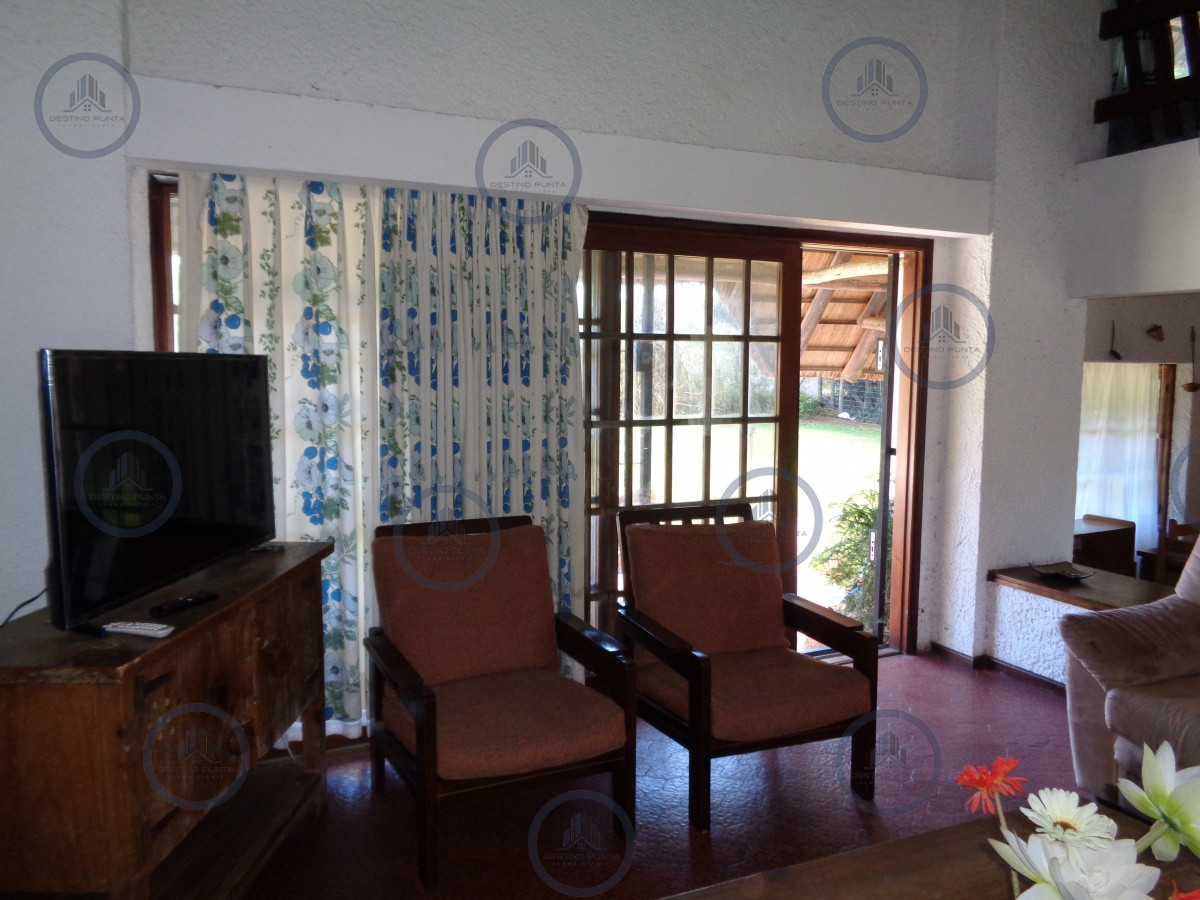 Casa ID.671 - Casa en zona de prestigio, alquiler en Punta del Este, barrio Beverly Hills