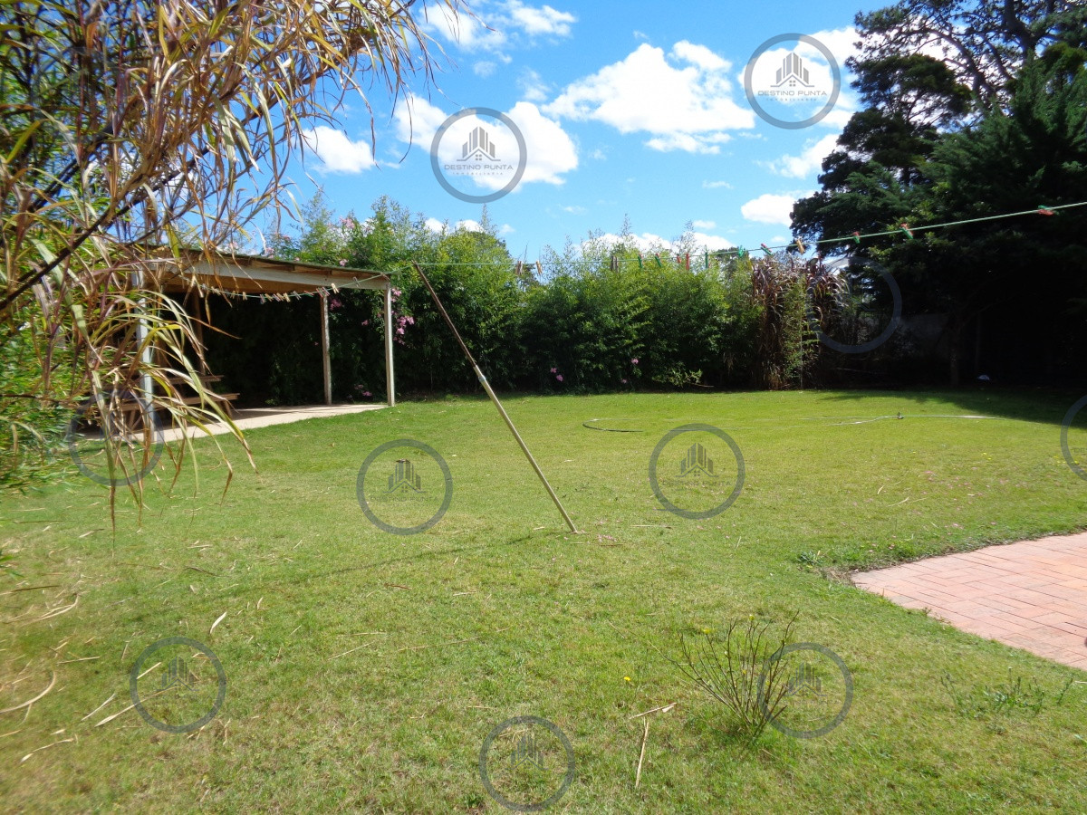 Casa ID.671 - Casa en zona de prestigio, alquiler en Punta del Este, barrio Beverly Hills