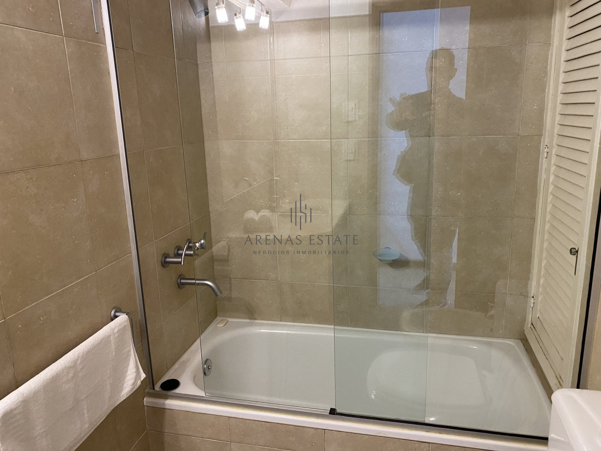 Apartamento ID.719 - HERMOSO APARTAMENTO 3 DORMITORIOS Y DEPENDENCIA VENTA EN PUNTA DEL ESTE