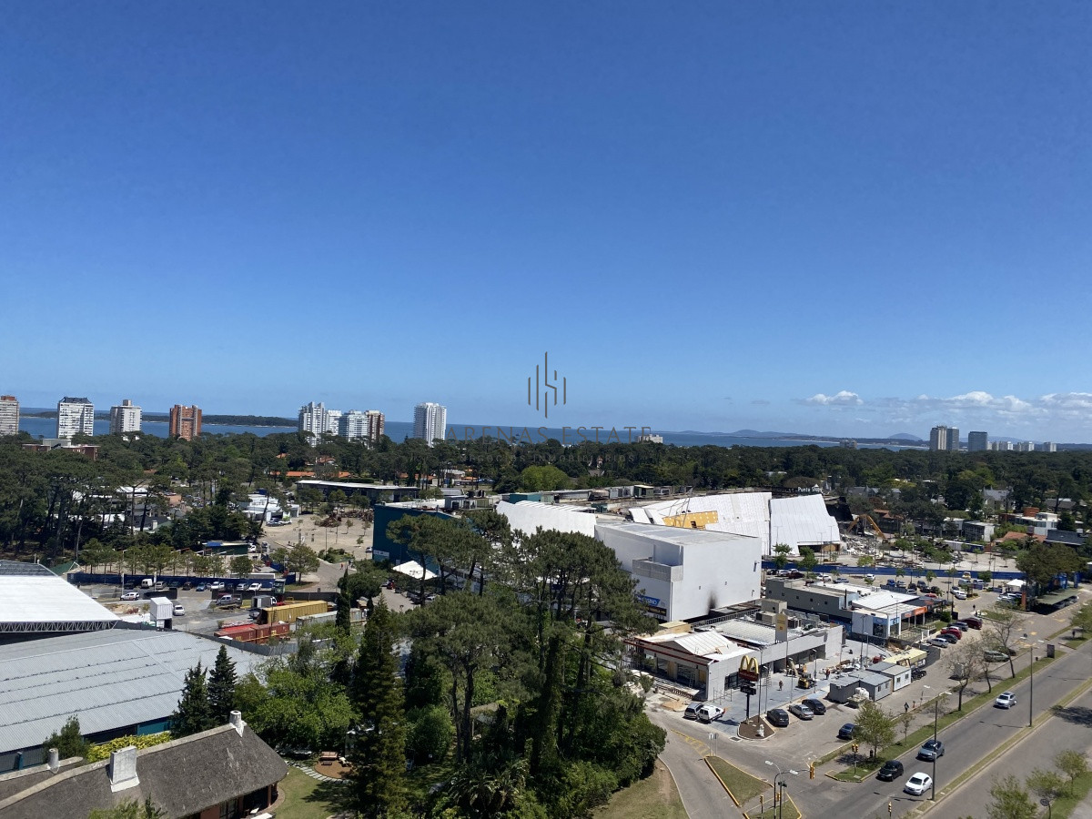 Apartamento ID.719 - HERMOSO APARTAMENTO 3 DORMITORIOS Y DEPENDENCIA VENTA EN PUNTA DEL ESTE