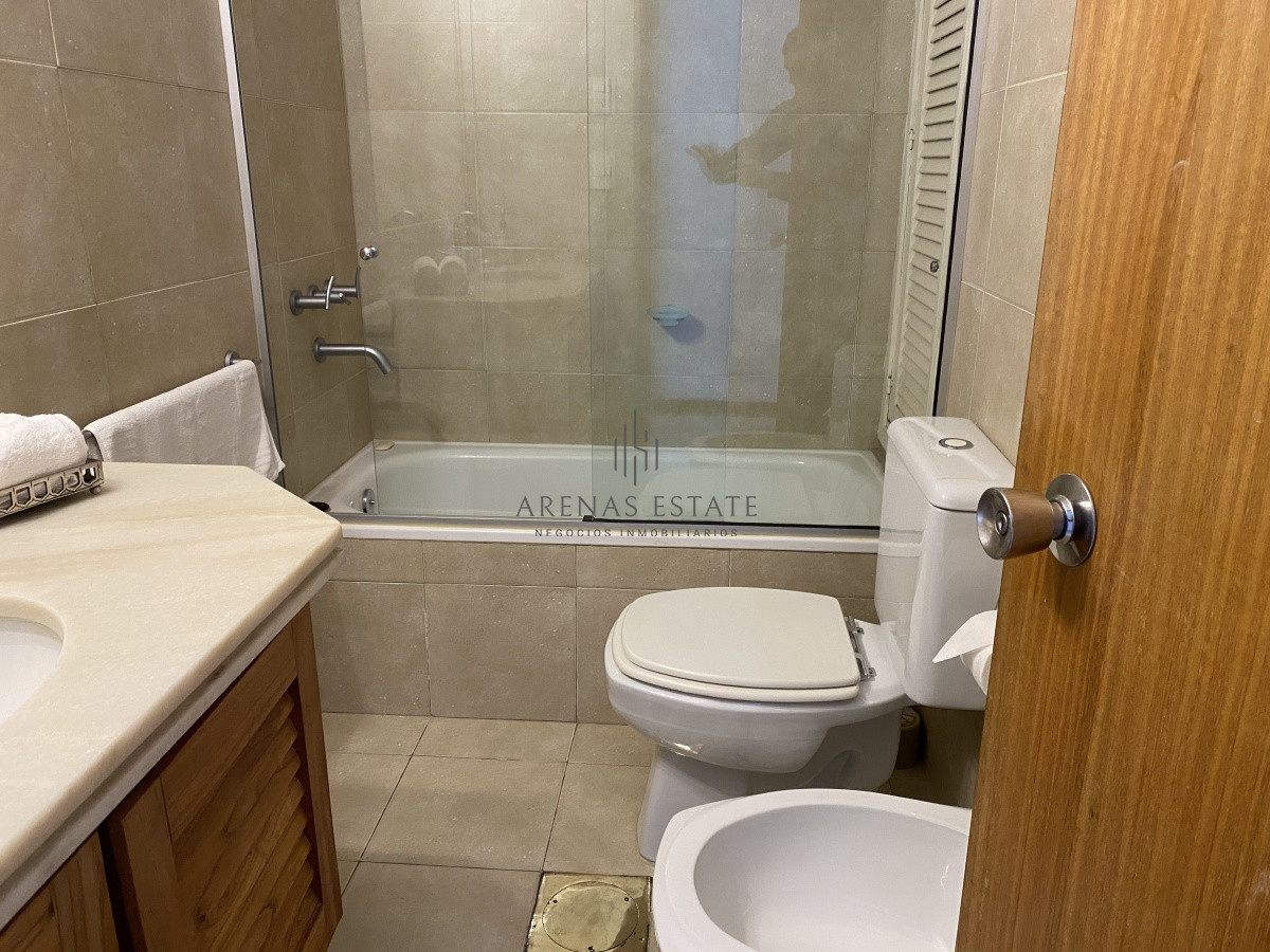 Apartamento ID.719 - HERMOSO APARTAMENTO 3 DORMITORIOS Y DEPENDENCIA VENTA EN PUNTA DEL ESTE