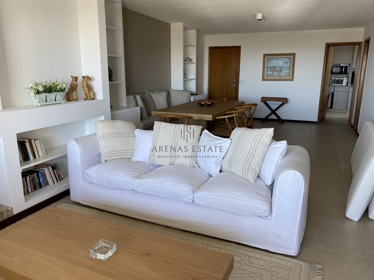 Apartamento ID.719 - HERMOSO APARTAMENTO 3 DORMITORIOS Y DEPENDENCIA VENTA EN PUNTA DEL ESTE