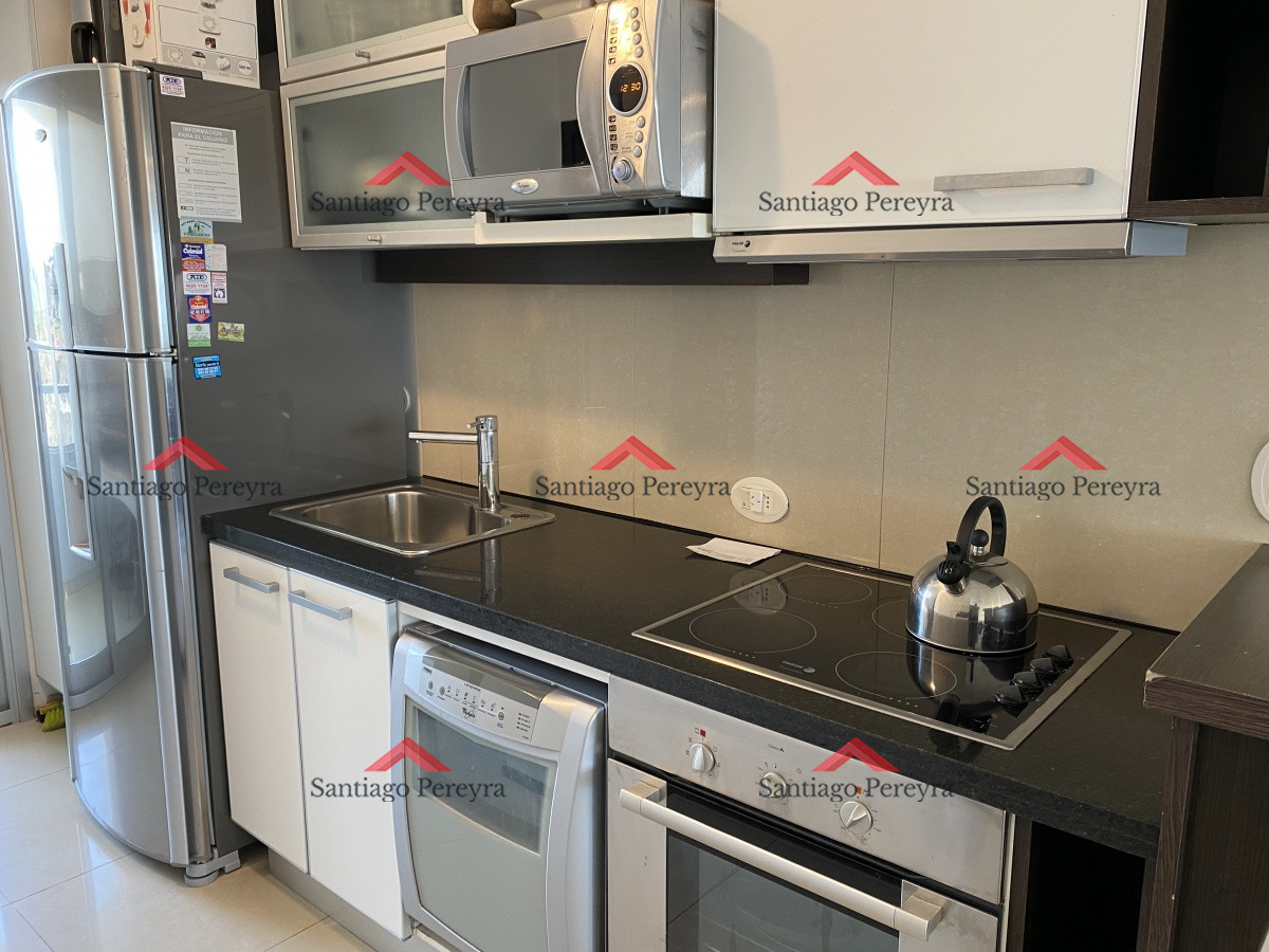 Apartamento ID.8221 - Venta, excepcional apartamento en Playa Mansa, 2 dormitorios, 2 baños, terraza al frente con buena vista, terraza trasera con parrillero