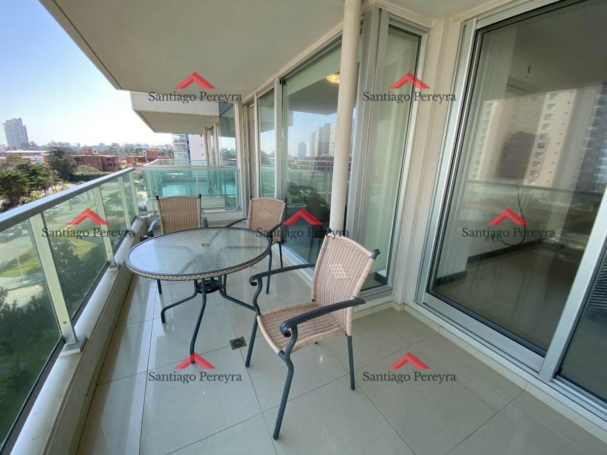 Apartamento ID.8221 - Venta, excepcional apartamento en Playa Mansa, 2 dormitorios, 2 baños, terraza al frente con buena vista, terraza trasera con parrillero