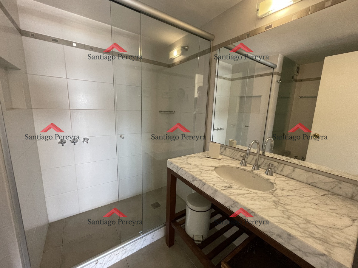 Apartamento ID.8198 - APARTAMENTO EN PENINSULA VISTA AL PUERTO, 3 DORMITORIOS, VENTA, PUNTA DEL ESTE, PENINSULA