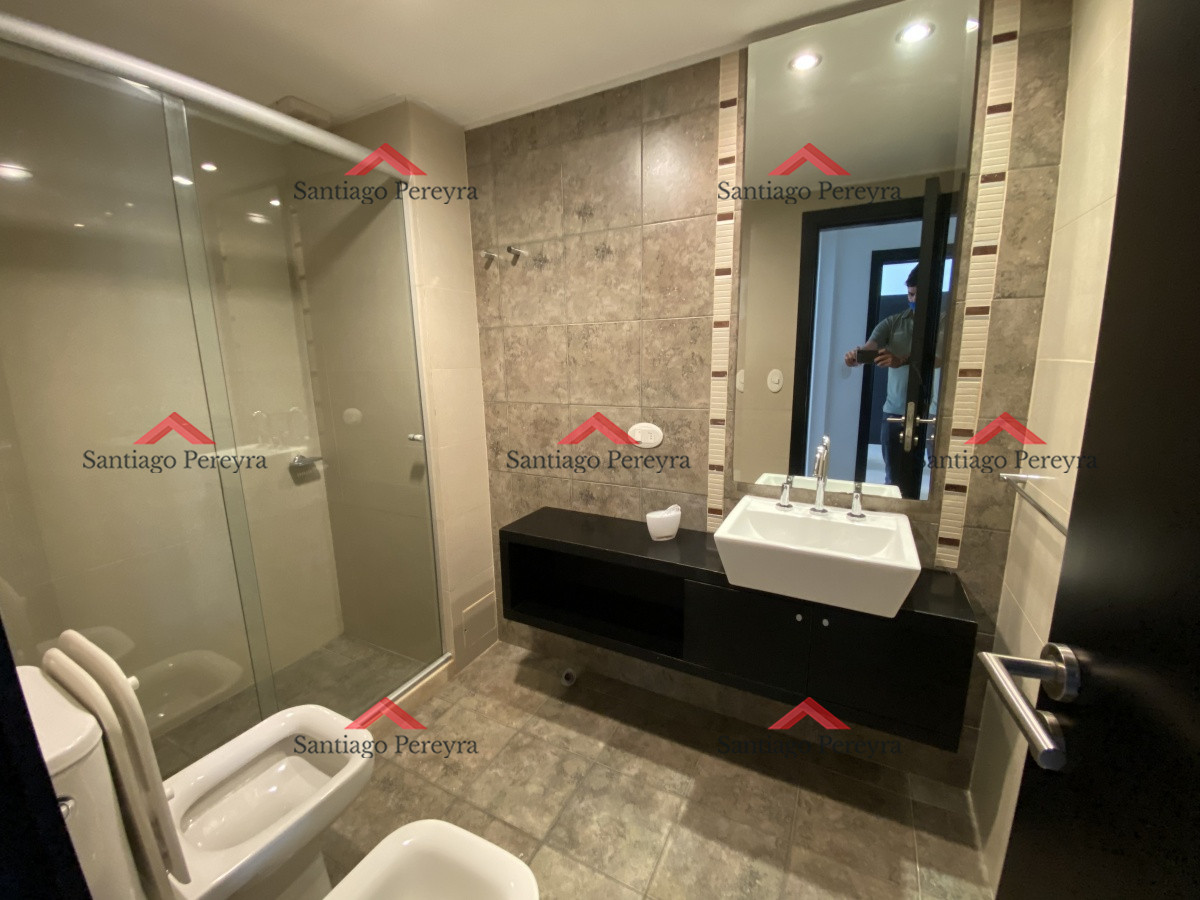 Apartamento ID.8221 - Venta, excepcional apartamento en Playa Mansa, 2 dormitorios, 2 baños, terraza al frente con buena vista, terraza trasera con parrillero