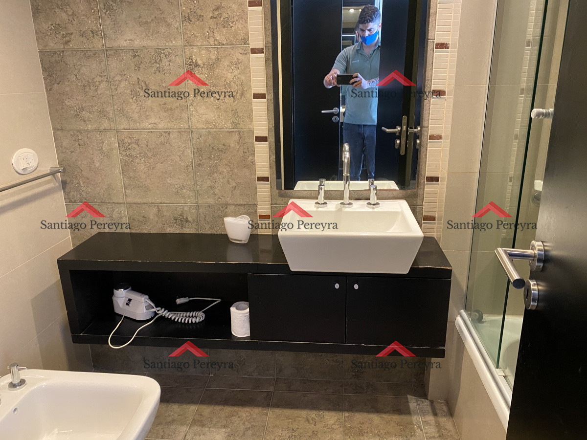 Apartamento ID.8221 - Venta, excepcional apartamento en Playa Mansa, 2 dormitorios, 2 baños, terraza al frente con buena vista, terraza trasera con parrillero