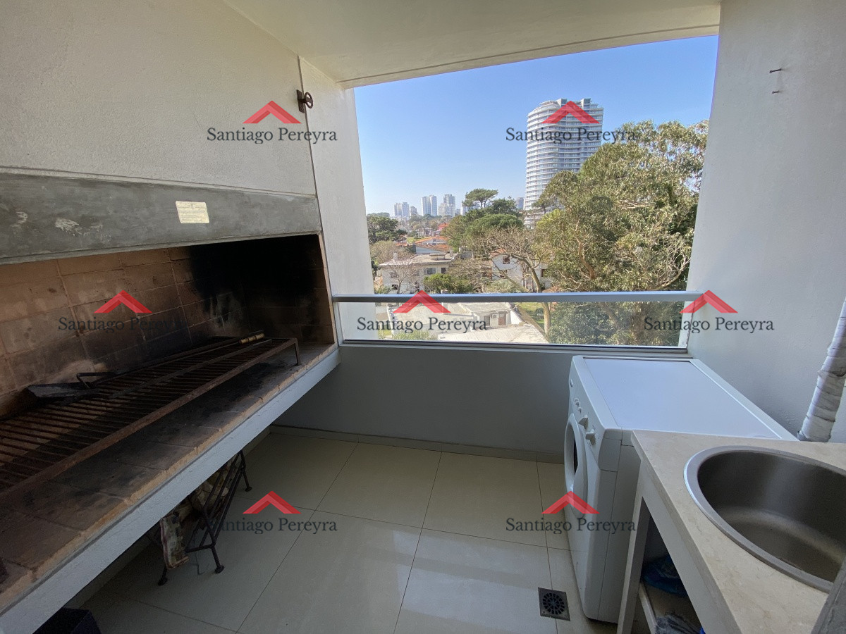 Apartamento ID.8221 - Venta, excepcional apartamento en Playa Mansa, 2 dormitorios, 2 baños, terraza al frente con buena vista, terraza trasera con parrillero