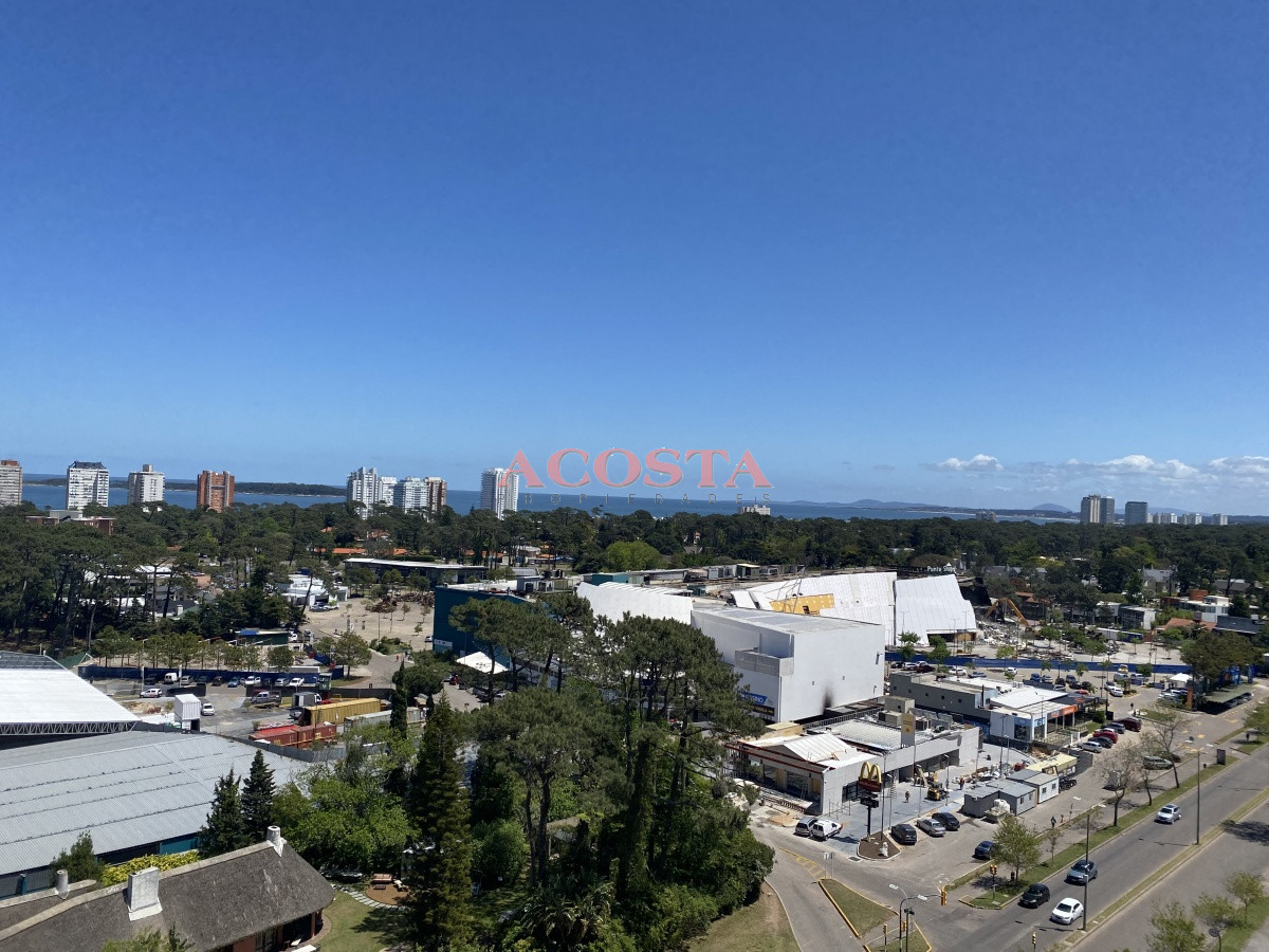 Apartamento ID.268 - HERMOSO APARTAMENTO 3 DORMITORIOS Y DEPENDENCIA VENTA EN PUNTA DEL ESTE