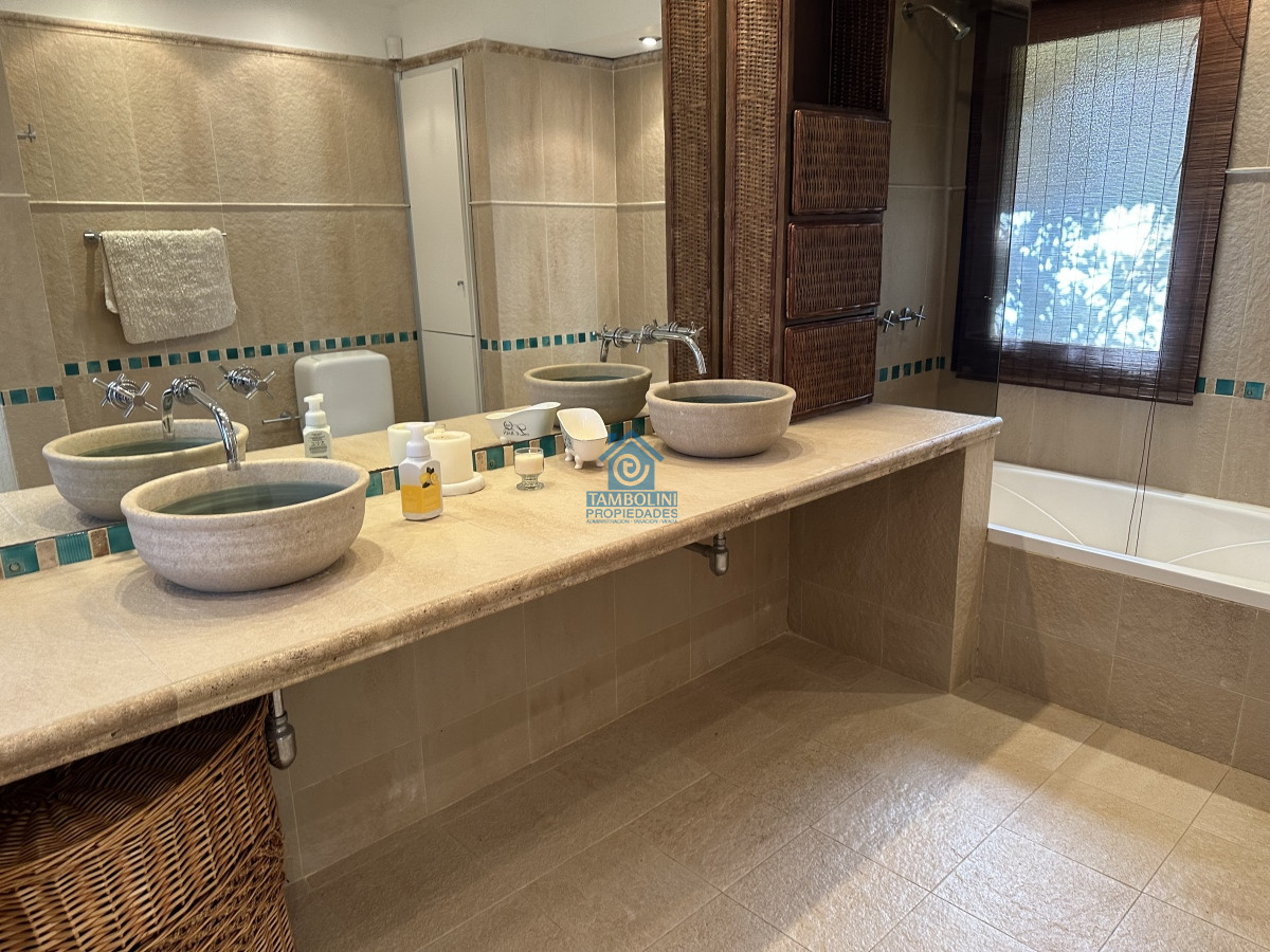 Casa ID.293 - SAN RAFAEL, PUNTA DEL ESTE EN VENTA CASA 4 DORMITORIOS PISCINA