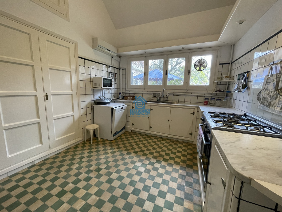 Casa ID.488 - En alquiler, magnifica casa, 5 dormitorios, Golf, Punta del Este