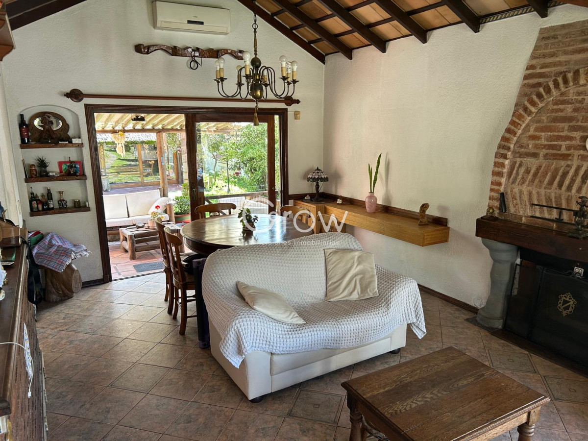 Casa ID.3393 - VENTA EN PINARES PUNTA DEL ESTE CON EXCELENTES DETALLES 4 DORMITOROS PISCINA BARBACOA CERRADA