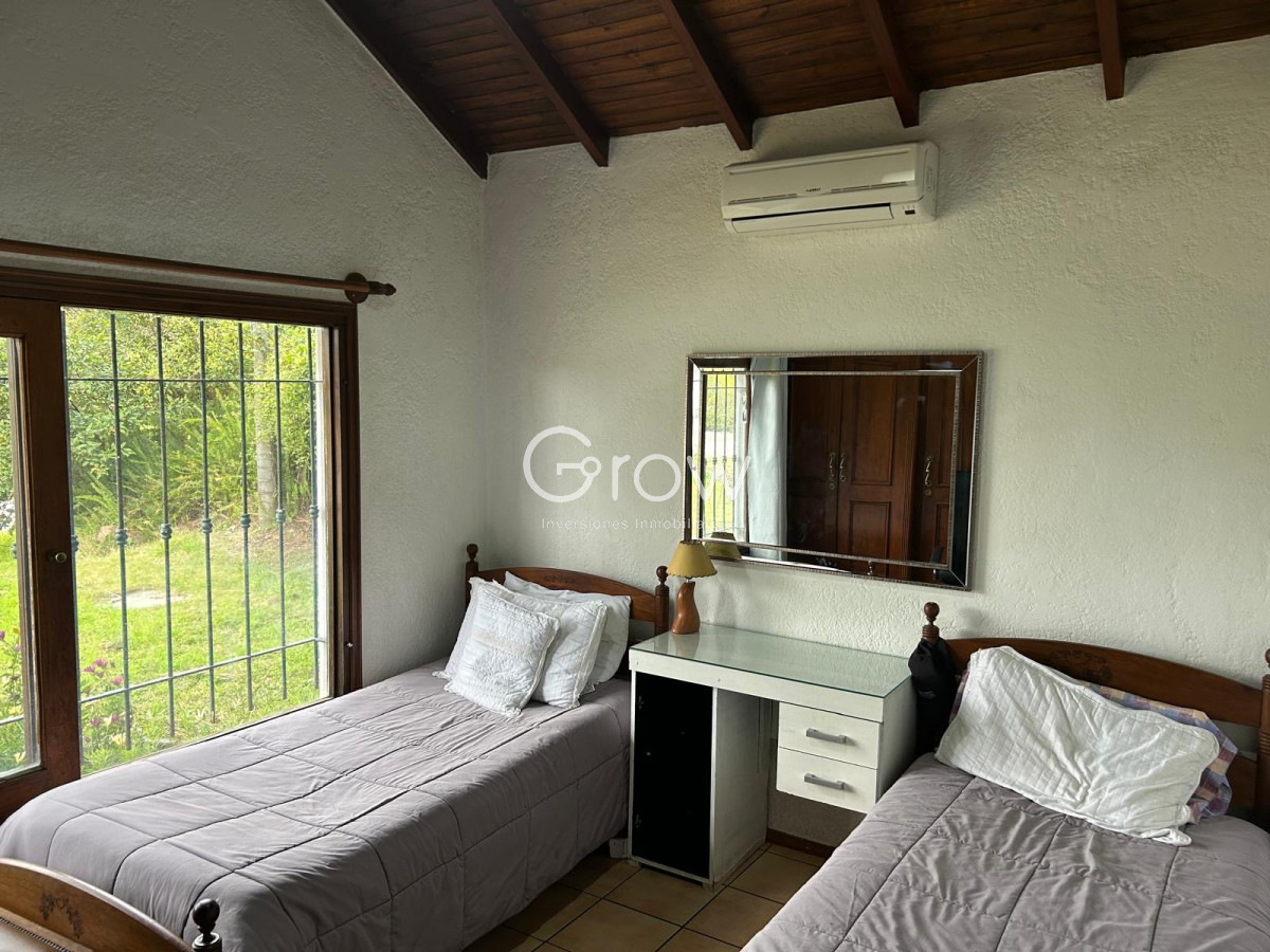 Casa ID.3393 - VENTA EN PINARES PUNTA DEL ESTE CON EXCELENTES DETALLES 4 DORMITOROS PISCINA BARBACOA CERRADA