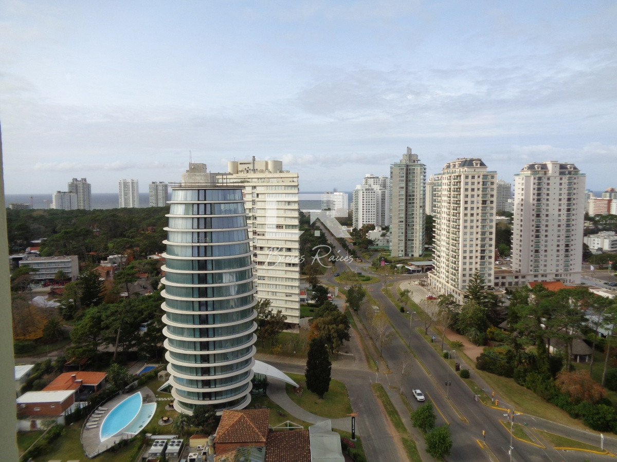 Apartamento ID.678 - ROOSEVELT TERRAZA CON PARRILLERO PROPIO 3 DORMITORIOS EN VENTA
