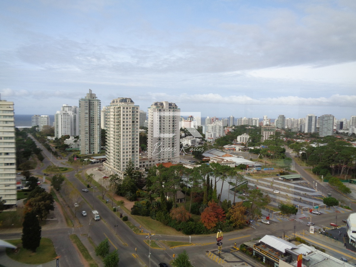 Apartamento ID.678 - ROOSEVELT TERRAZA CON PARRILLERO PROPIO 3 DORMITORIOS EN VENTA