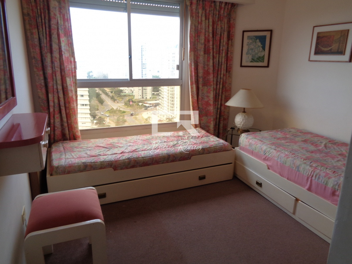 Apartamento ID.678 - ROOSEVELT TERRAZA CON PARRILLERO PROPIO 3 DORMITORIOS EN VENTA