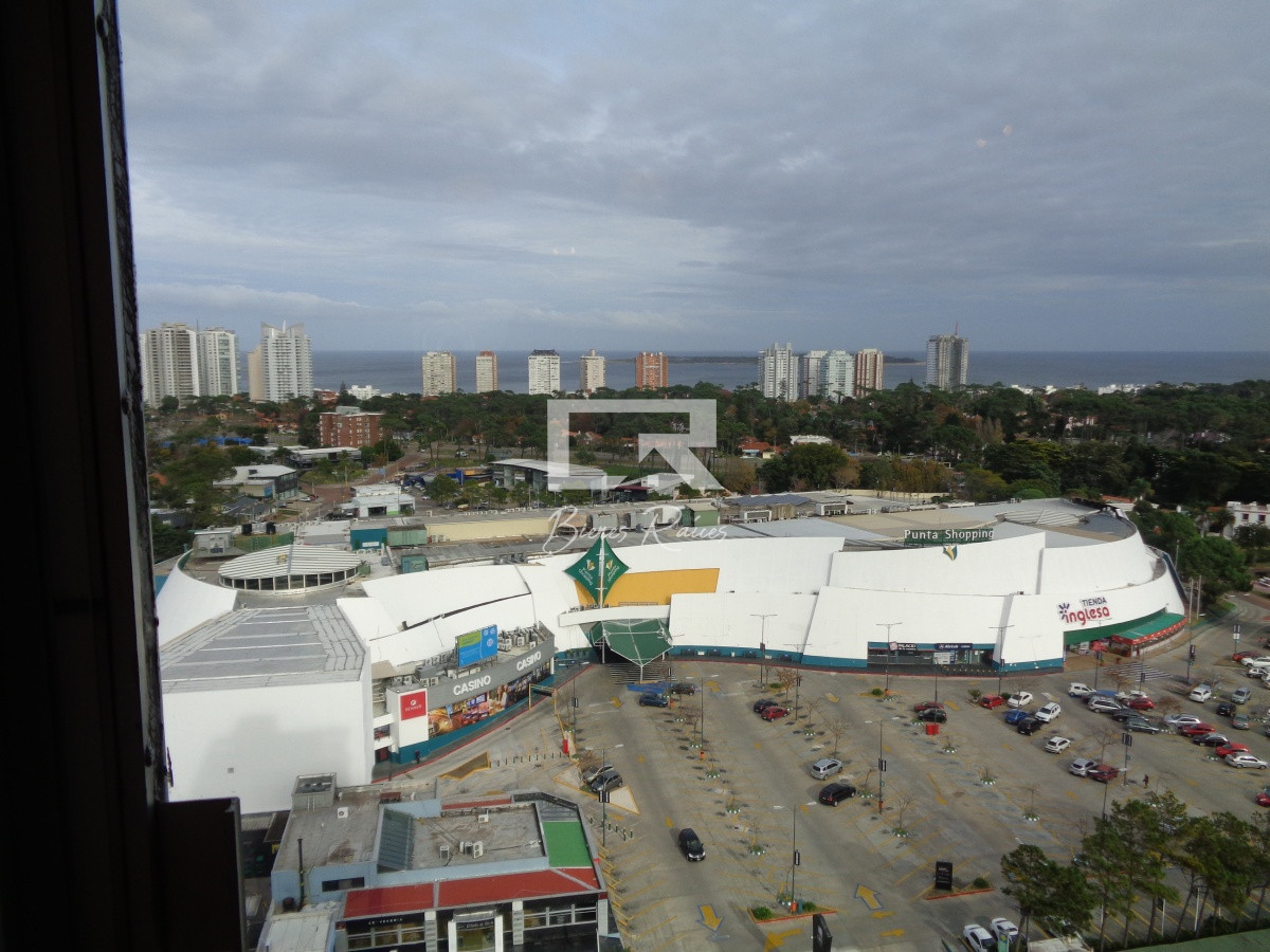 Apartamento ID.678 - ROOSEVELT TERRAZA CON PARRILLERO PROPIO 3 DORMITORIOS EN VENTA