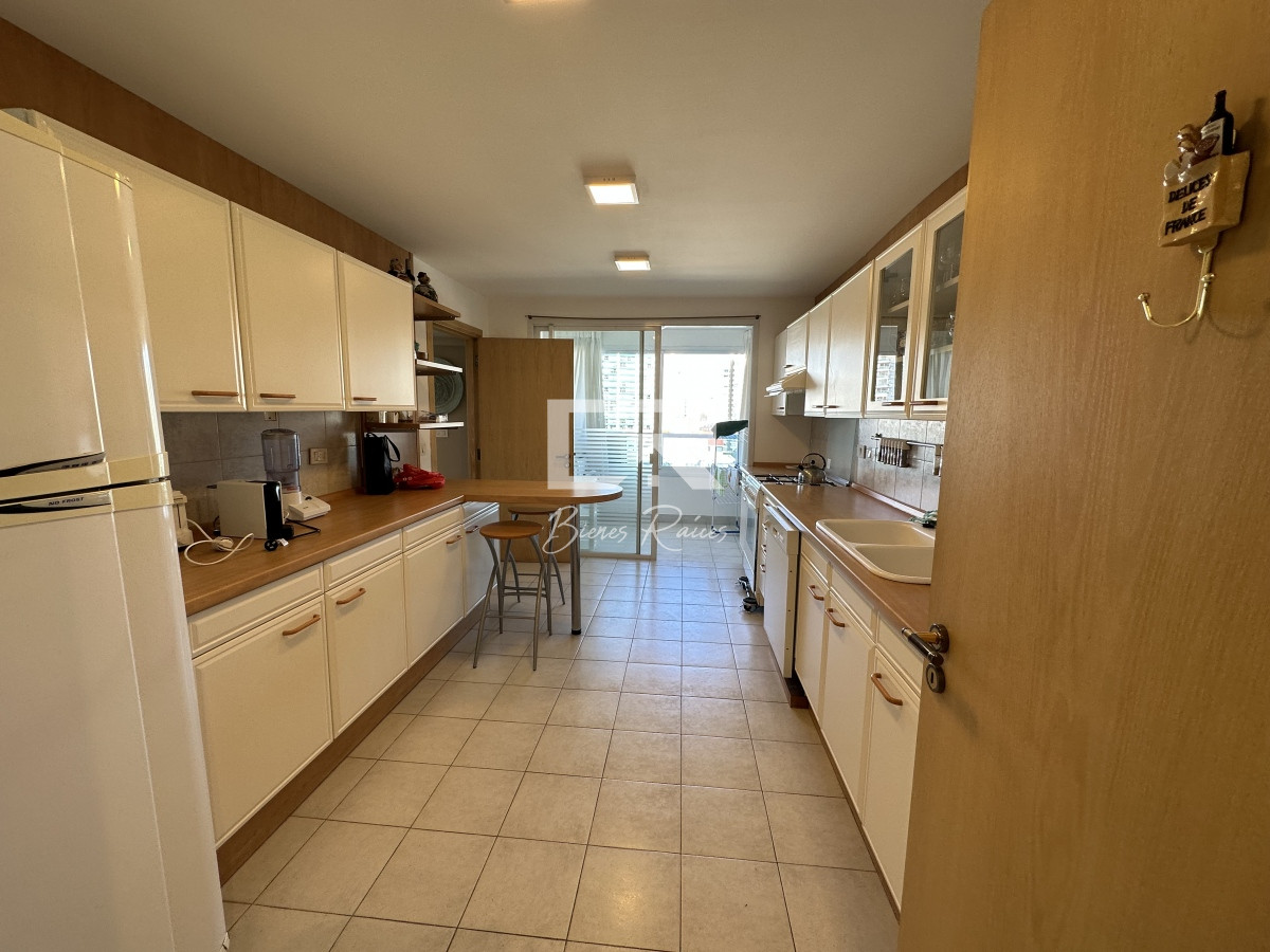 Apartamento ID.222 - SUPER APARTAMETNO EN LA BRAVA, 3 DORMITORIOS Y DEP. PARRILLERO PROPIO EN VENTA PUNTA DEL ESTE
